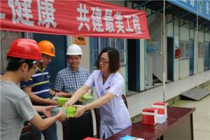 市建設(shè)局工會(huì)開展“送法律進(jìn)工地，送關(guān)愛惠民工”活動(dòng)